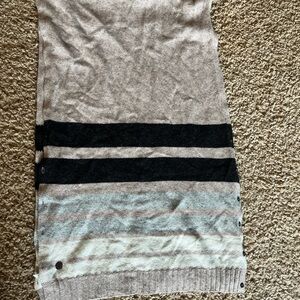 Royal Robbins Cream and Gray Knit Sweater